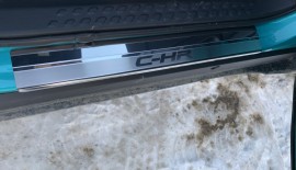Накладки на пороги Toyota C-HR комплект
