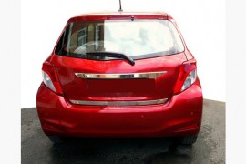 Хром кромка крышки багажника Toyota Yaris 3 