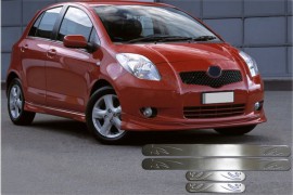 Хром накладки на пороги Toyota Yaris 3