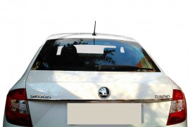 Хромированная накладка над номером Skoda Rapid