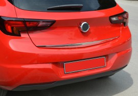 Хром накладка на нижній край кришки багажника Opel Astra K