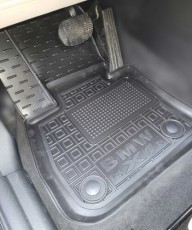 Килимки в салон BMW X1 F48 з перемичкою