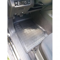 Коврики в салон Isuzu D-Max с перемычкой