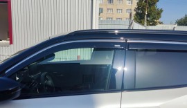 Ветровики окон Peugeot 2008 2 с хром молдингом