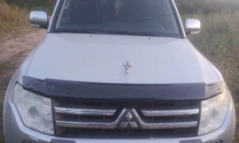 Дефлектор капоту Mitsubishi Pajero Wagon 4