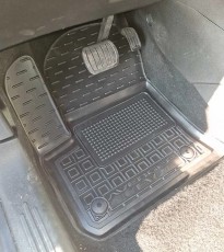 Резиновые коврики для Jeep Avenger EV 2023+ комплект на 2 ряда