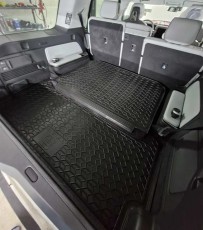 Коврик в багажник Rivian R1S полноразмерный борт 25мм