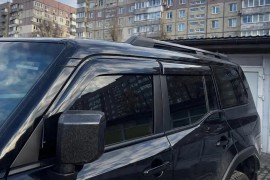 Ветровики окон Toyota Prado J250 комплект 4шт черные 2023+ на скотче