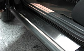 Накладки на пороги Опель Корса Д 5Д (защитные накладки Opel Corsa D 5D)