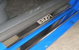 Накладки на пороги Сеат Ібіца 3 5Д (захисні накладки Seat Ibiza 3 5D)