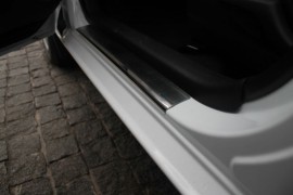 Накладки на пороги Toyota Yaris 3 (захисні накладки Toyota Yaris 3)