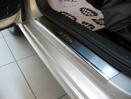 Накладки на пороги Фольксваген Джетта 6 (защитные накладки Volkswagen Jetta 6)