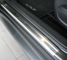 Накладки на пороги Ниссан Жук (защитные накладки Nissan Juke)