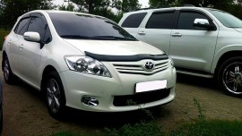 Дефлектор капота Тойота Аурис 1 (мухобойка Toyota Auris 1)
