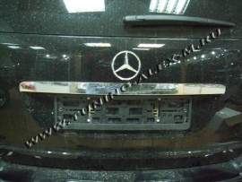 Накладка хромована на багажник Мерседес МЛ W164 (хром накладка над номером Mercedes ML W164)