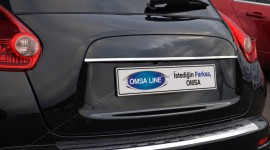 Накладка хромована на багажник Ніссан Жук (хром накладка над номером Nissan Juke)