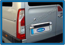 Накладка хромована на багажник Опель Мовано Б (хром накладка над номером Opel Movano B)