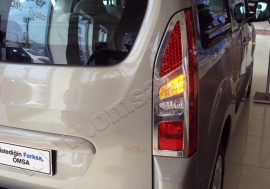 Хромована окантовка на стопи Пежо Партнер 2 (хром накладки на стопи Peugeot Partner 2)