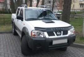 Дефлектор капота Ниссан Навара Д22 (мухобойка на капот Nissan Navara D22)