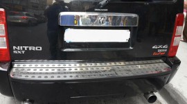 Накладка на задний бампер Додж Нитро