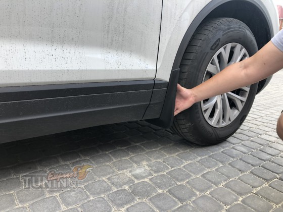 Передние брызговики на VW Touareg 3