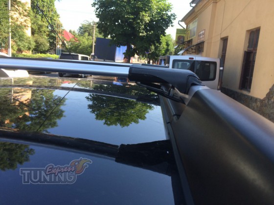 Установка оригинальных рейлингов на Renault Duster 1 фото