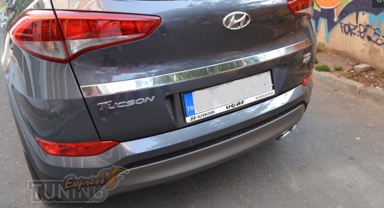 Хромированная накладка над номером Hyundai Tucson TL широкая