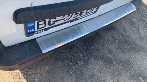 Накладка на задний бампер Nissan NV300