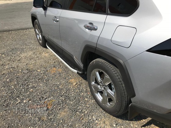 Установка модельных порогов на Toyota RAv 4 5 фото