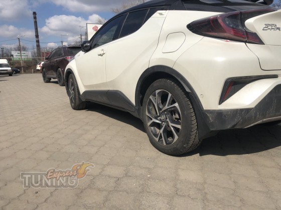 Фирменные брызговики на Тойоту C-HR