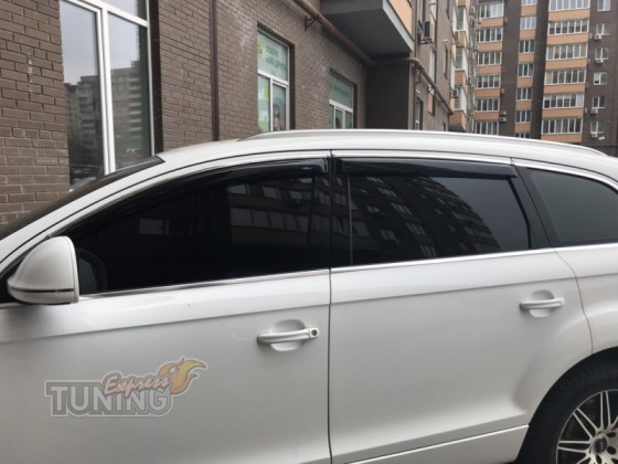 Черные дымчатые ветровики для Audi Q7 фото