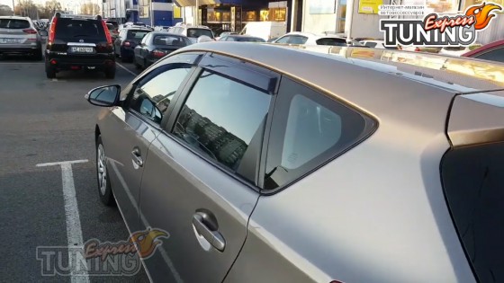 Боковые дефлекторы на Toyota Auris E180