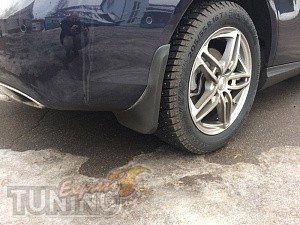 Задние брызговики на Мерседес W246 оригинальный комплект