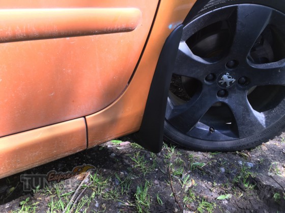 Передние брызговики Peugeot 307 оригинал 2шт