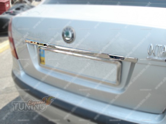 Omsa Line Хромированная накладка над номером Skoda Octavia A5 - Картинка 1