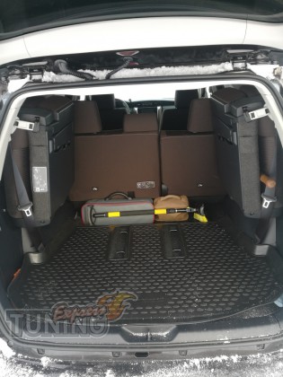 Оригинальный коврик багажника Toyota Fortuner 2 фото