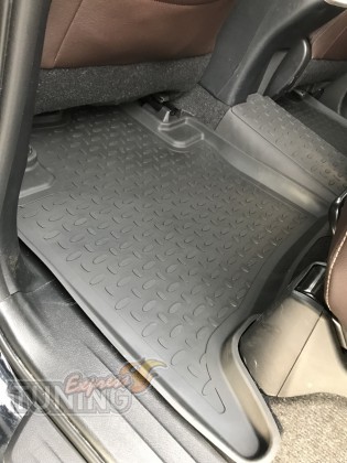 Оригинальные коврики на Toyota Fortuner 2 фото