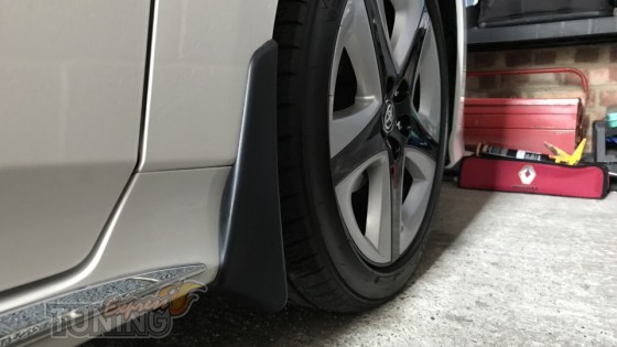 Передние брызговики Тойота Приус 4 оригинал 2шт