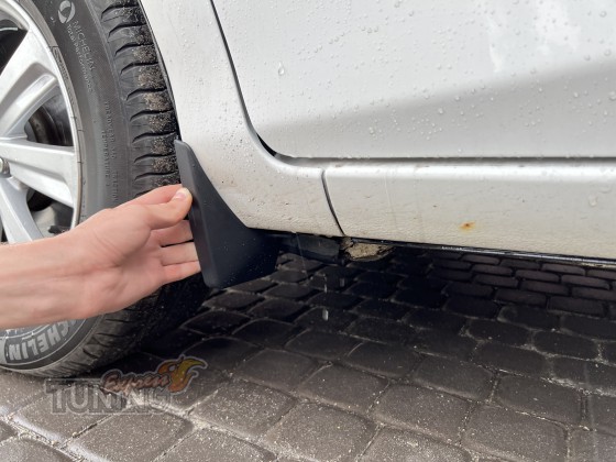 Брызговики для Toyota Yaris 3 поколения