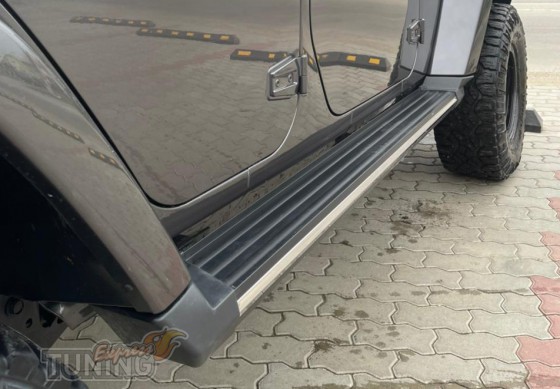 Оригинальные пороги Jeep Wrangler черные