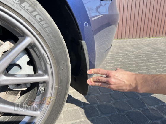 Установка брызговиков Tesla Model 3