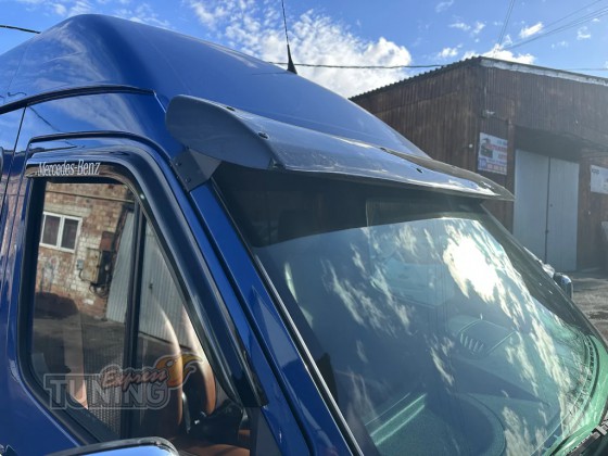 Модельный козырек над стеклом Mercedes Sprinter 901