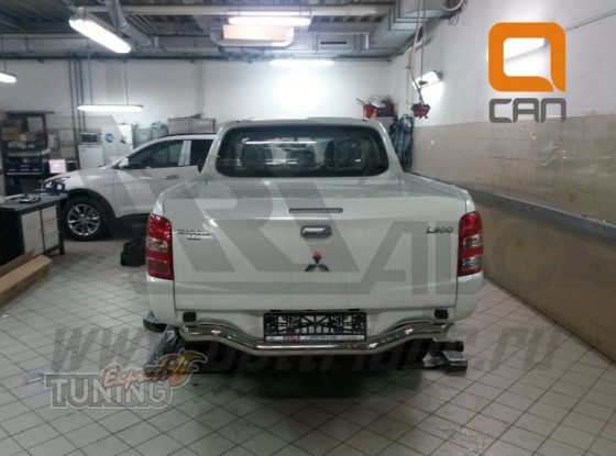 Труба на задний бампер Mitsubishi L200 5 с 2015- года изогнутая