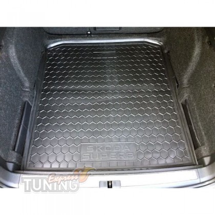 Резиновый коврик в багажник Skoda Superb 3 универсал фото