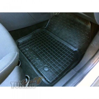 Высокие коврики в Ford Focus 3 с перемычкой