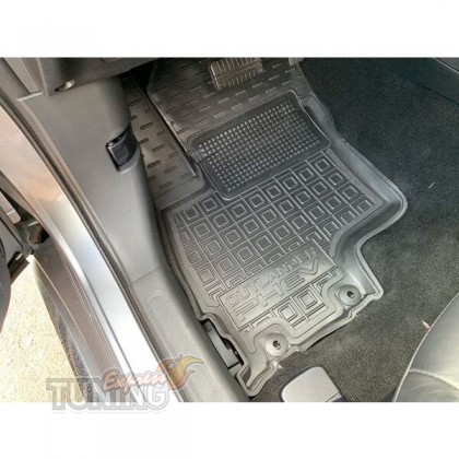 Коврики на Mitsubishi Outlander PHEV с перемычкой