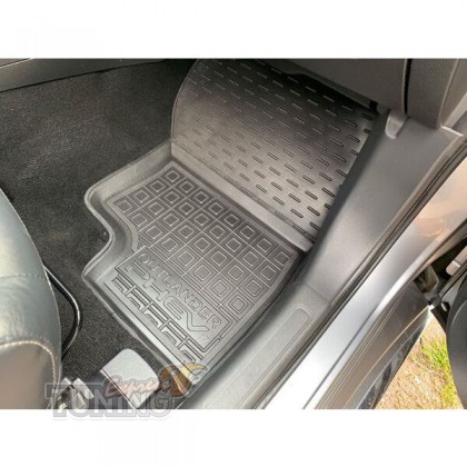 Коврики в Mitsubishi Outlander PHEV с перемычкой
