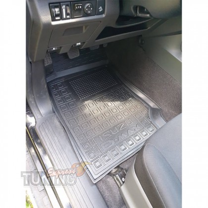 Коврики в салон Isuzu D-Max с перемычкой