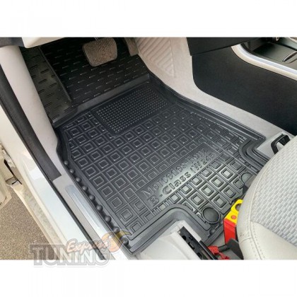 Резиновые коврики на Mercedes W245 с перемычкой