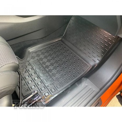 Высокие ковры в Peugeot 2008 2 с перемычкой